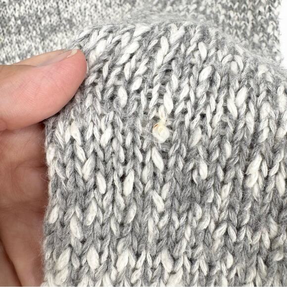 ARITZIA Talula Azurelee Heathered Grey V-Neck Long Sleeve Knit Sweater Size S - Picture 10 of 12